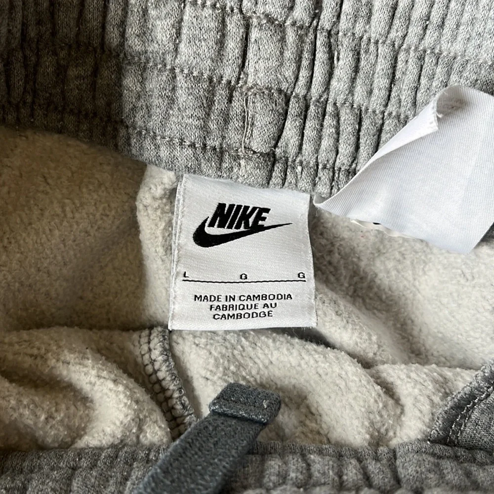 Nike grey sweatpants - Picture 3 of 4